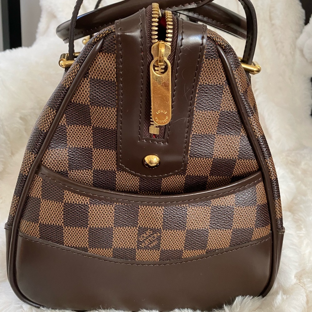 Discontinued Louis Vuitton Damier Ebene Berkeley Bag 
— a timeless classic - Picture 11 of 13